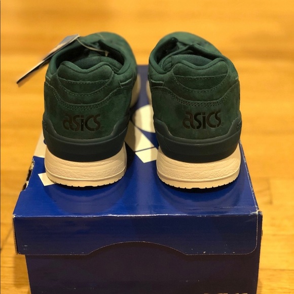 ASICS - Picture 3 of 5